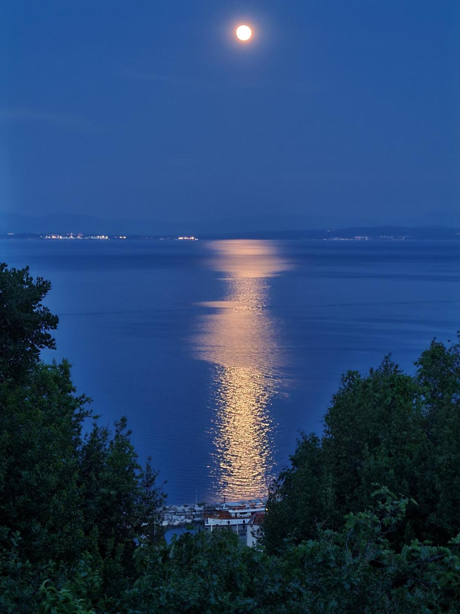 Apartments Zlatko Ičići Buitenkant foto